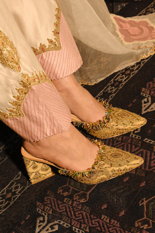 Nazaakat Heels