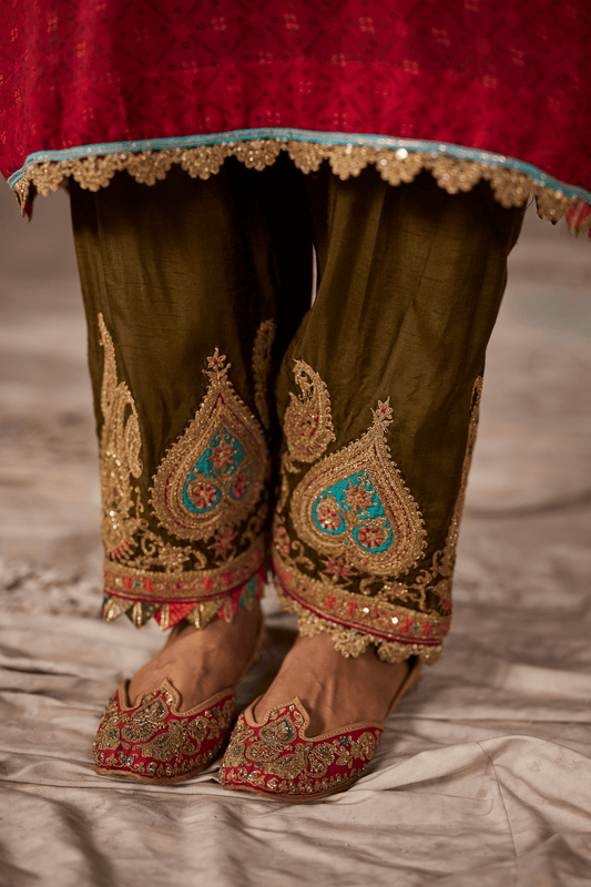Gulnaar Nawabi Jutti