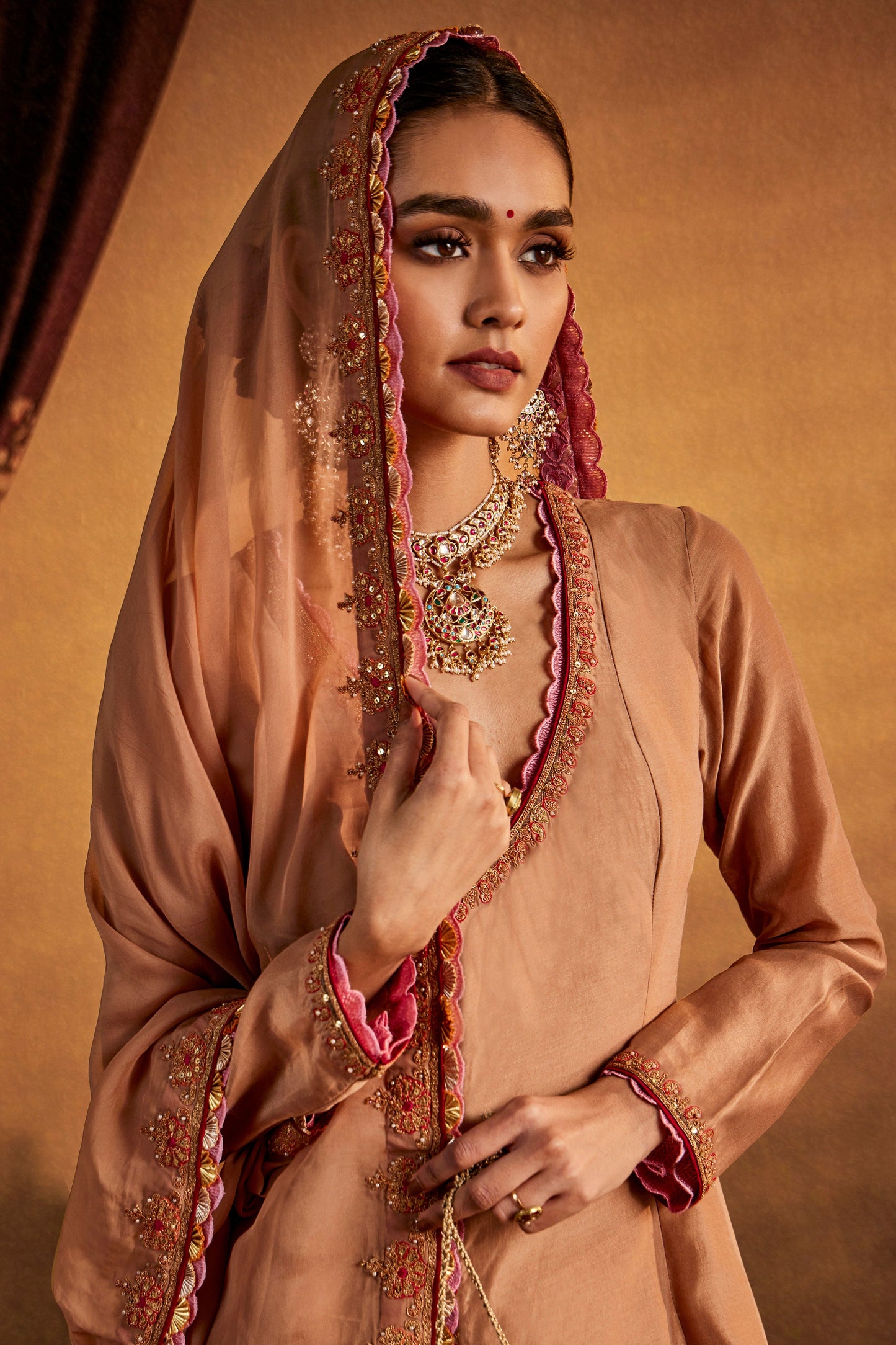 Chestnut Brown Kalidar Set