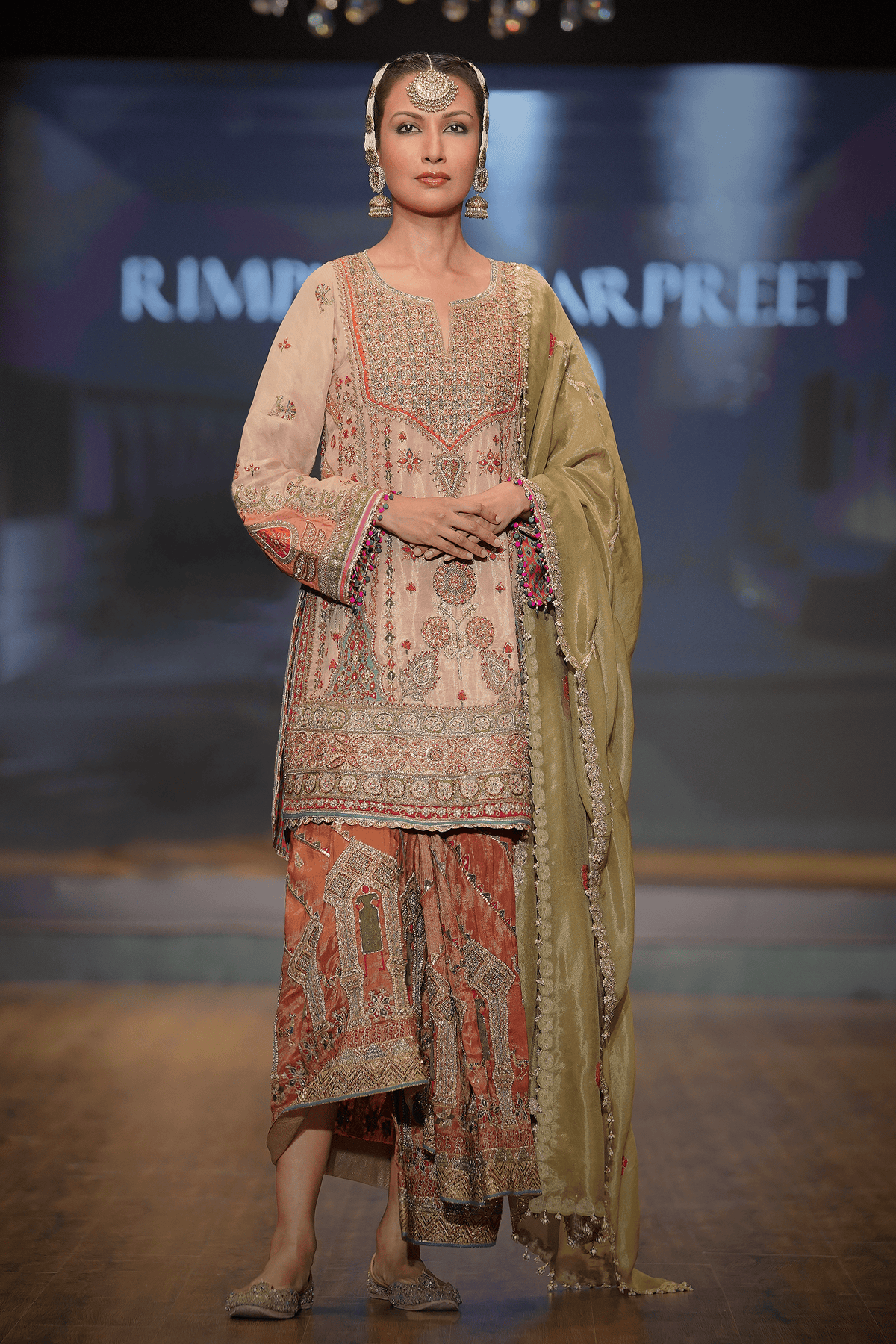 Pale Gold Kurta & Rust Green Lungi Set