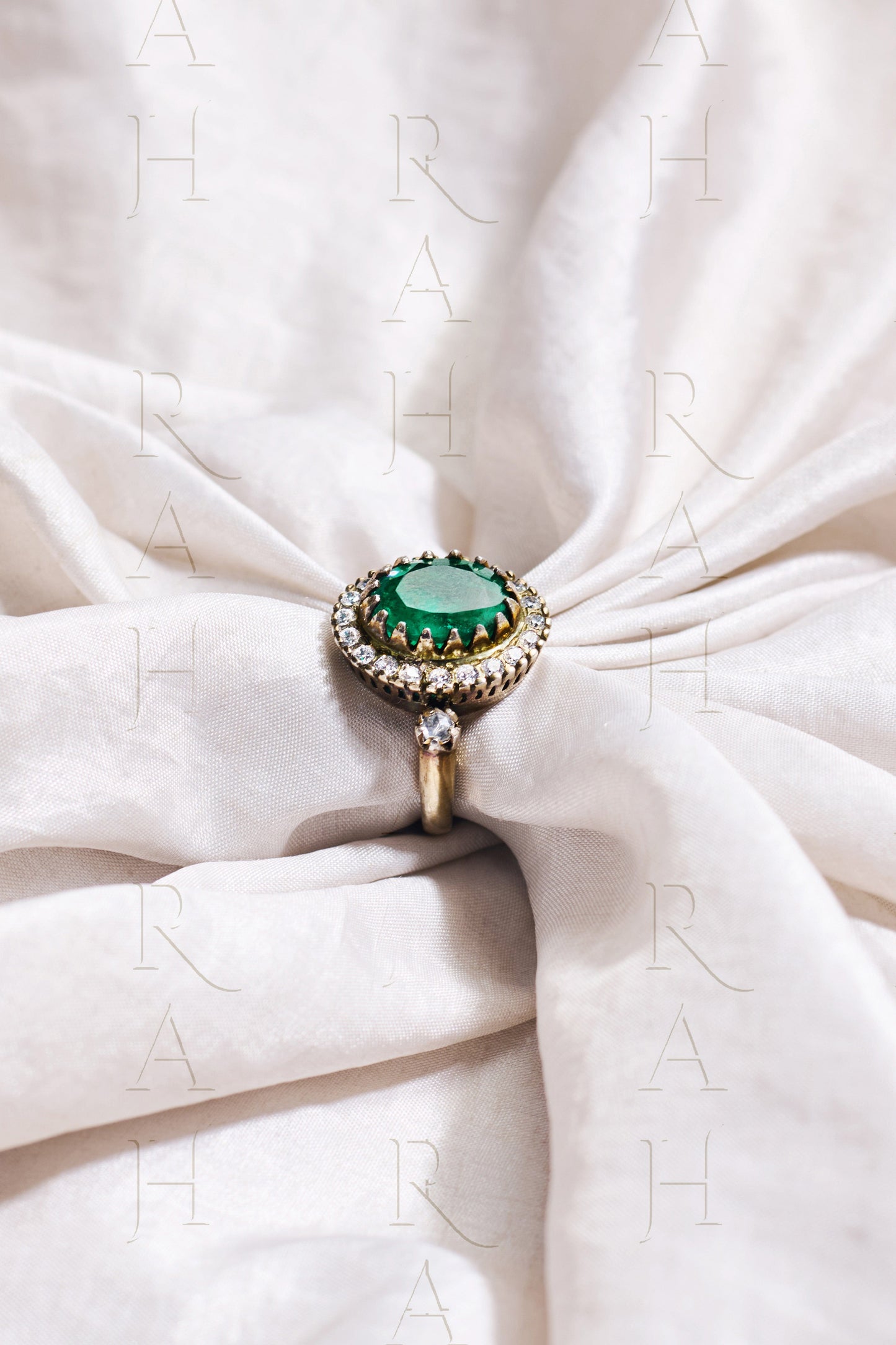 Oval Emerald Ring