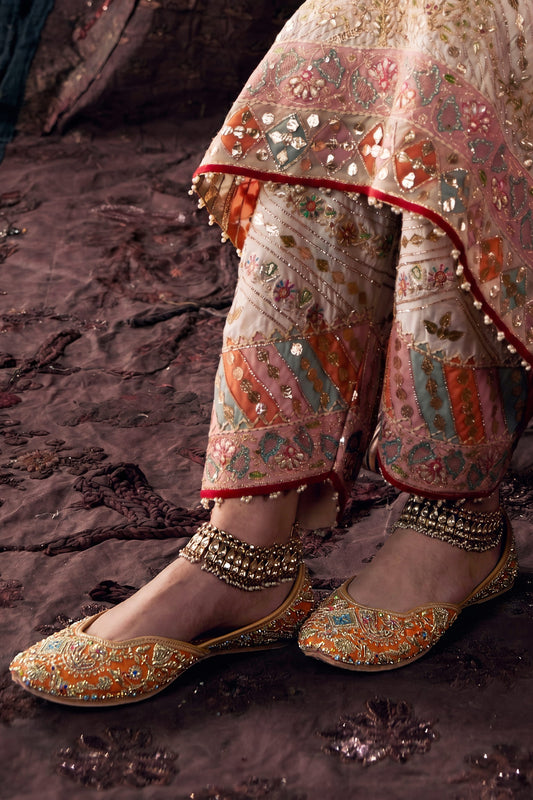 Suzani Khaas Jutti