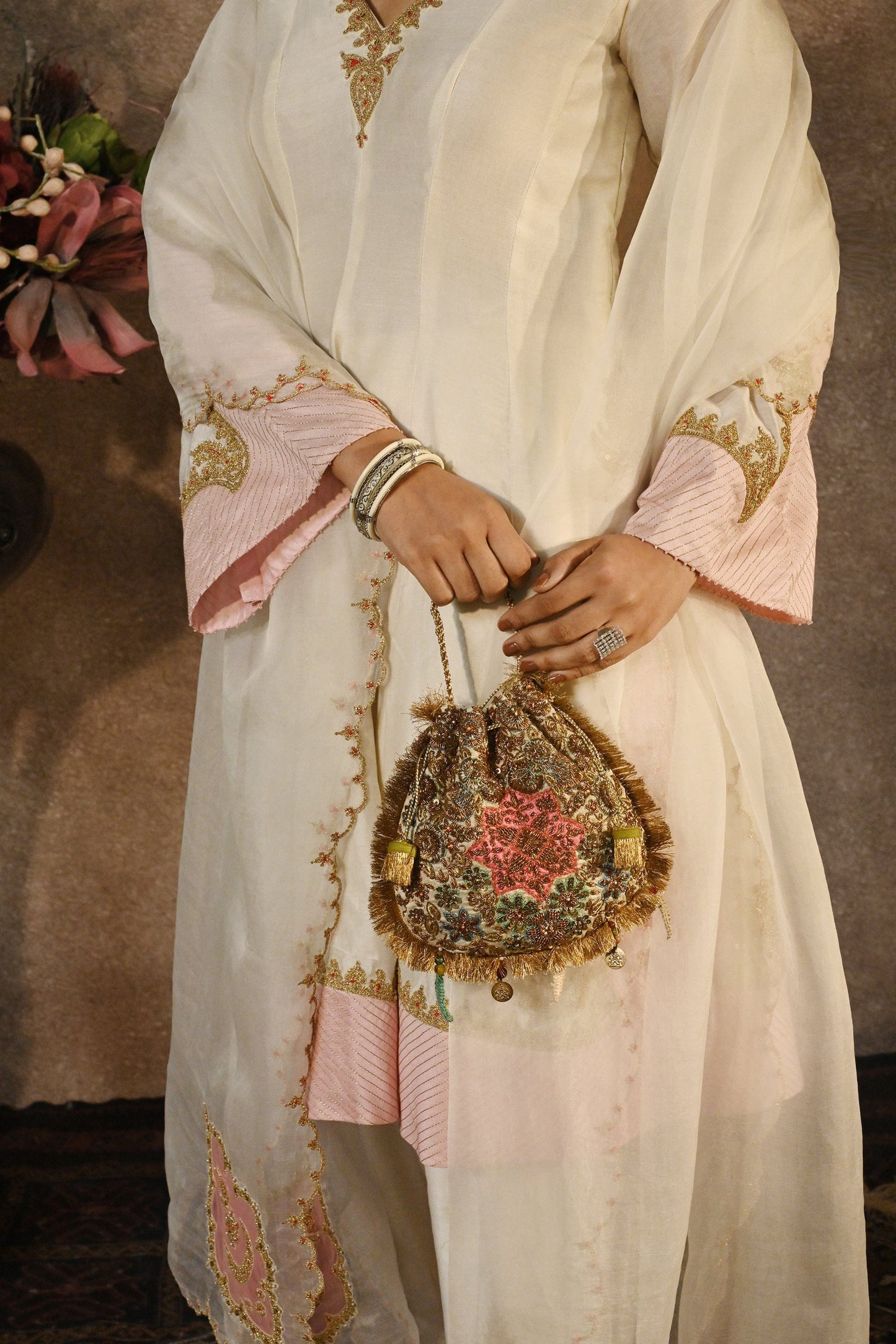 Ivory–Blush Pink Naqsh Noor Potli