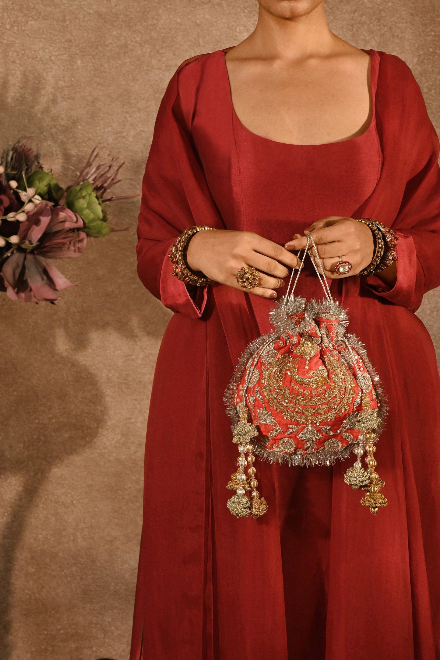 Surkh Chaand Phool Potli