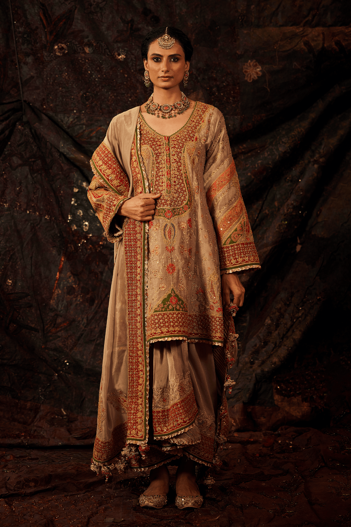 Pale Gold Floral Vine Lungi Set