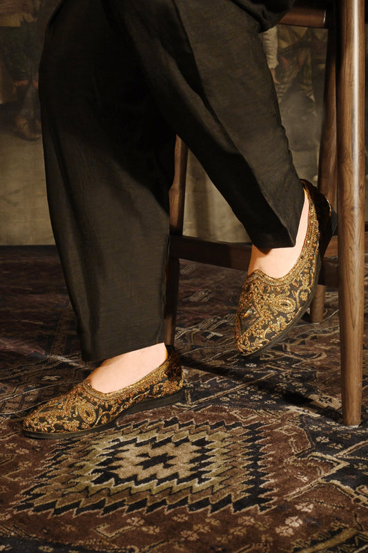 Tasveer-E-Zar Mojari