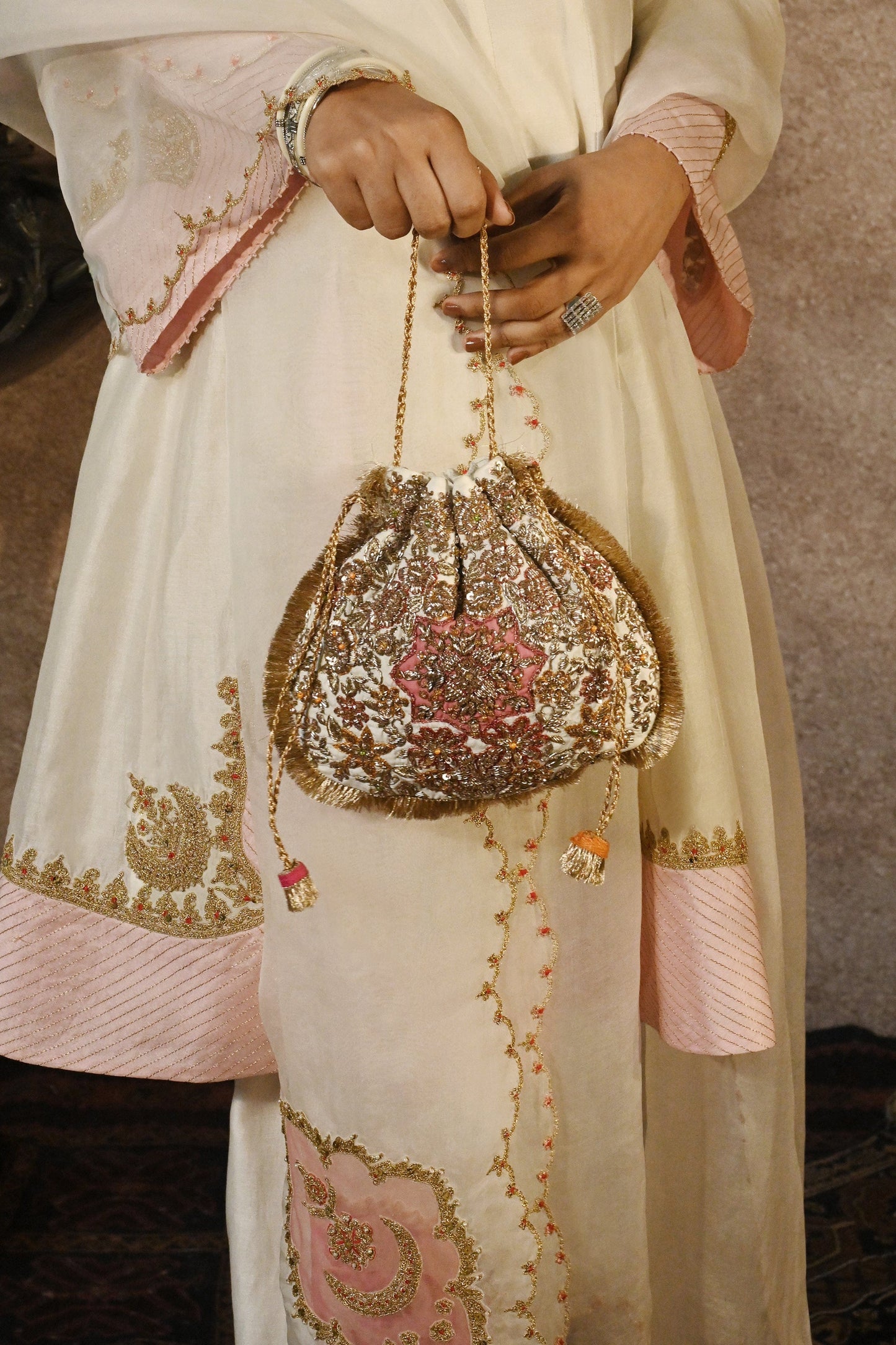 Ivory–Pale Pink Naqsh Noor Potli