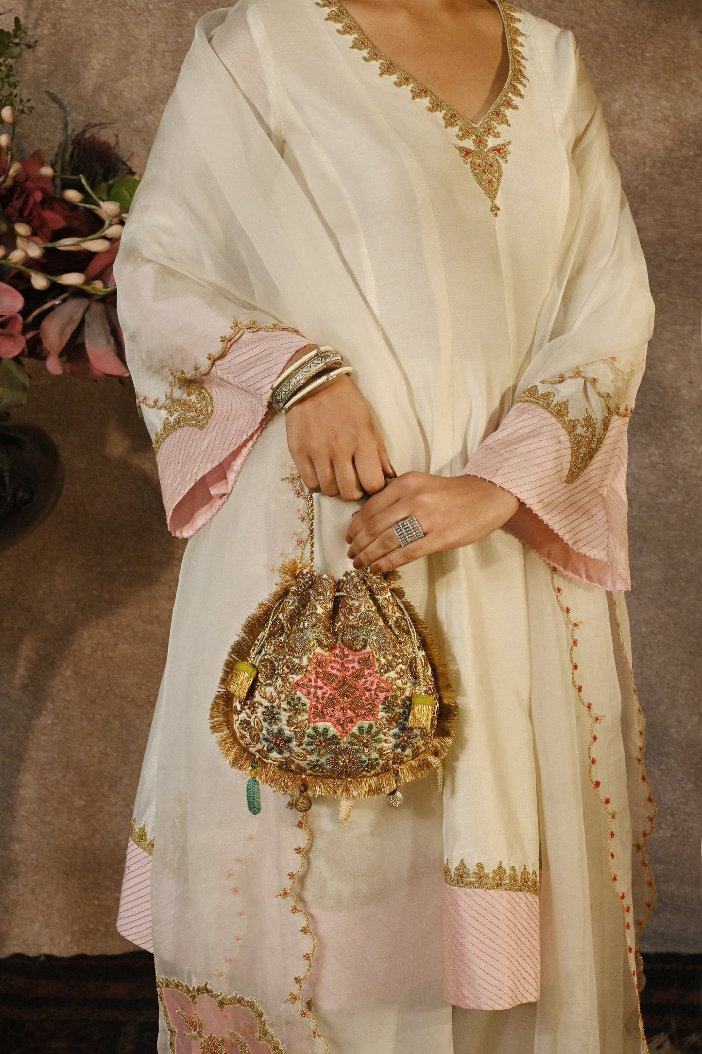 Ivory–Blush Pink Naqsh Noor Potli