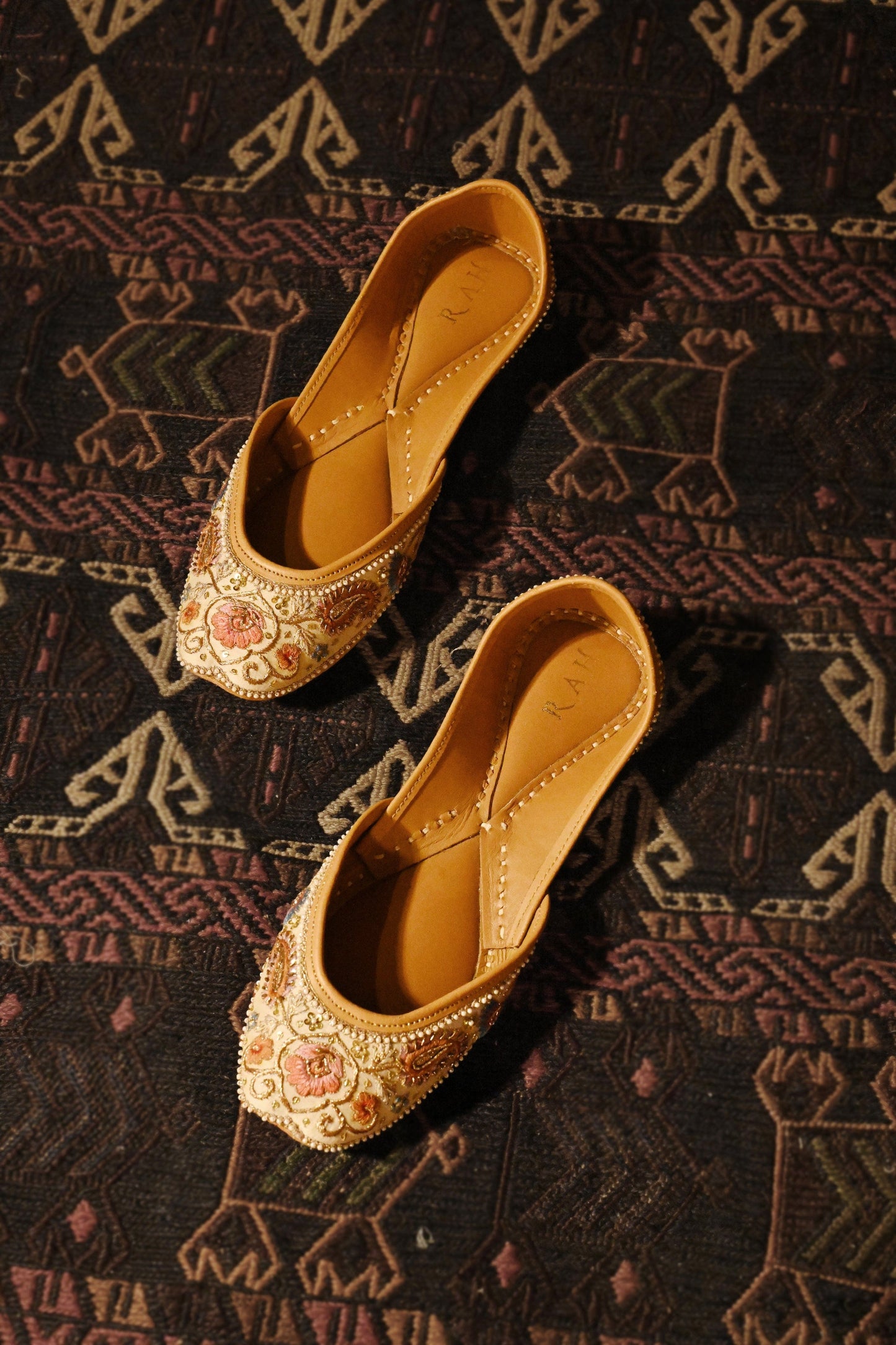 Naqsh-E-Khaas Jutti