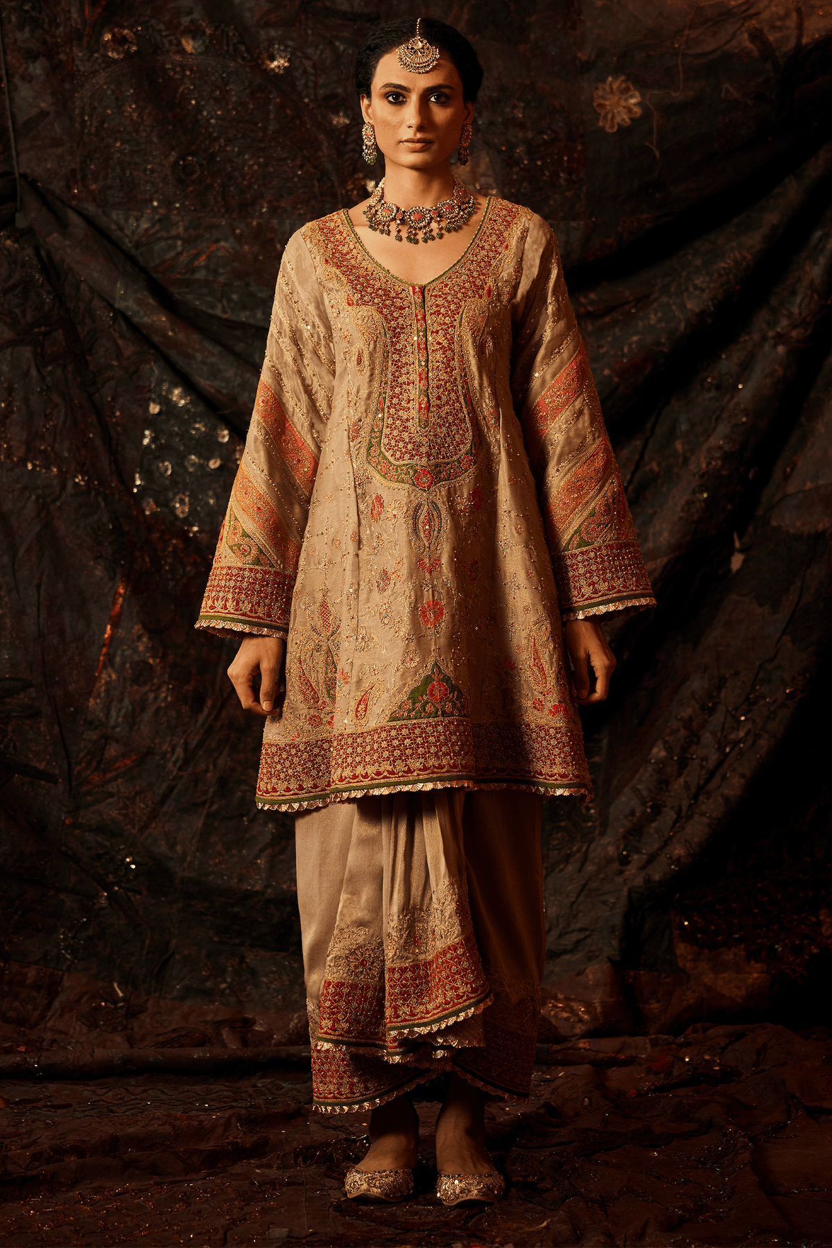 Pale Gold Floral Vine Lungi Set