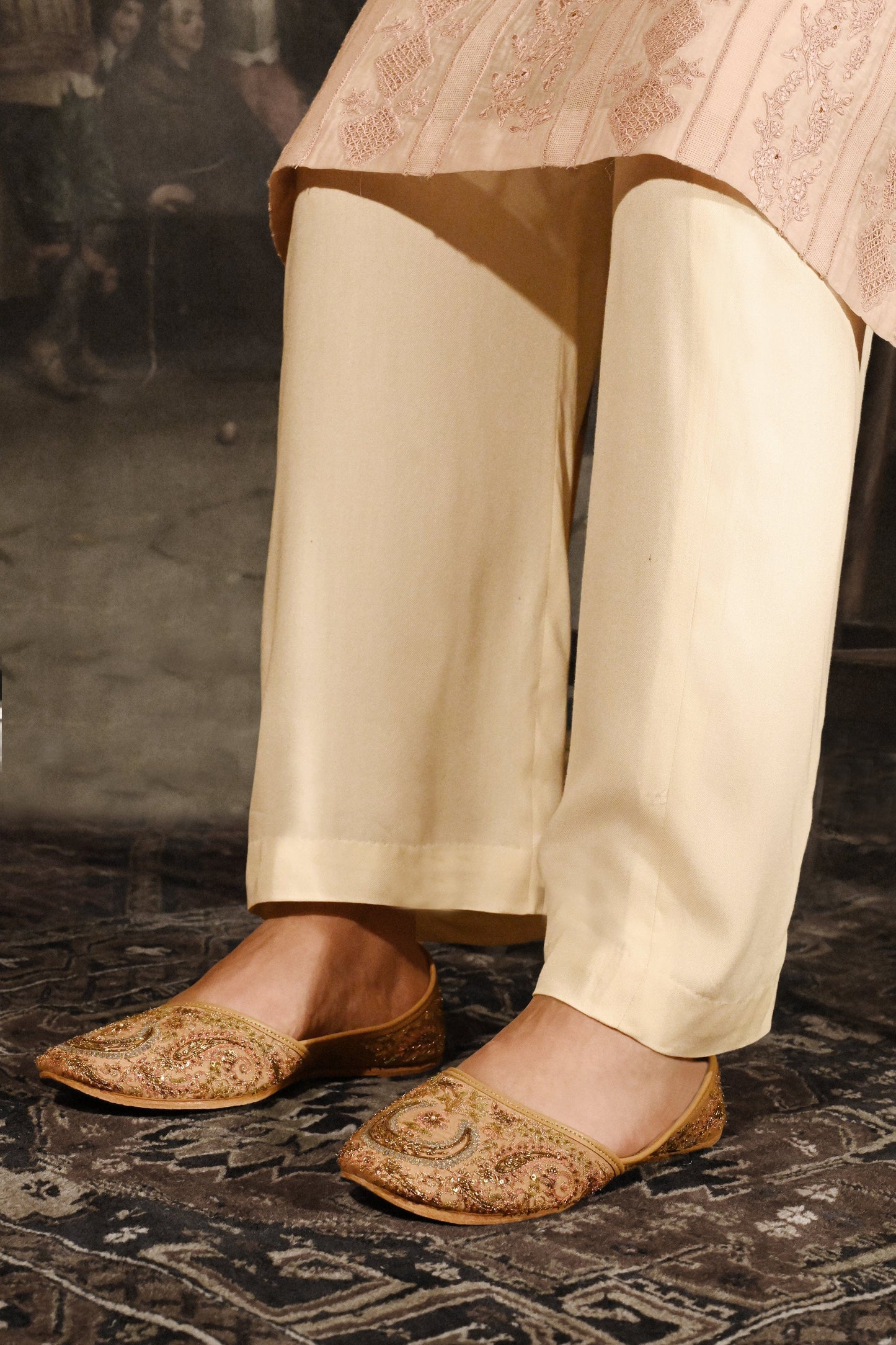 Khatt-E-Zar Jutti
