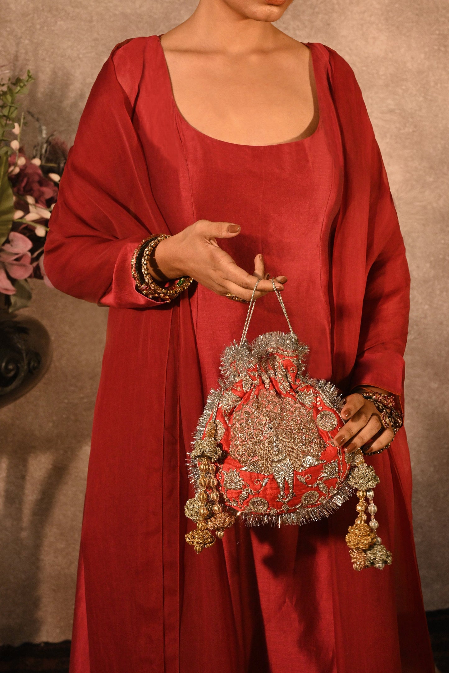 Surkh Chaand Phool Potli