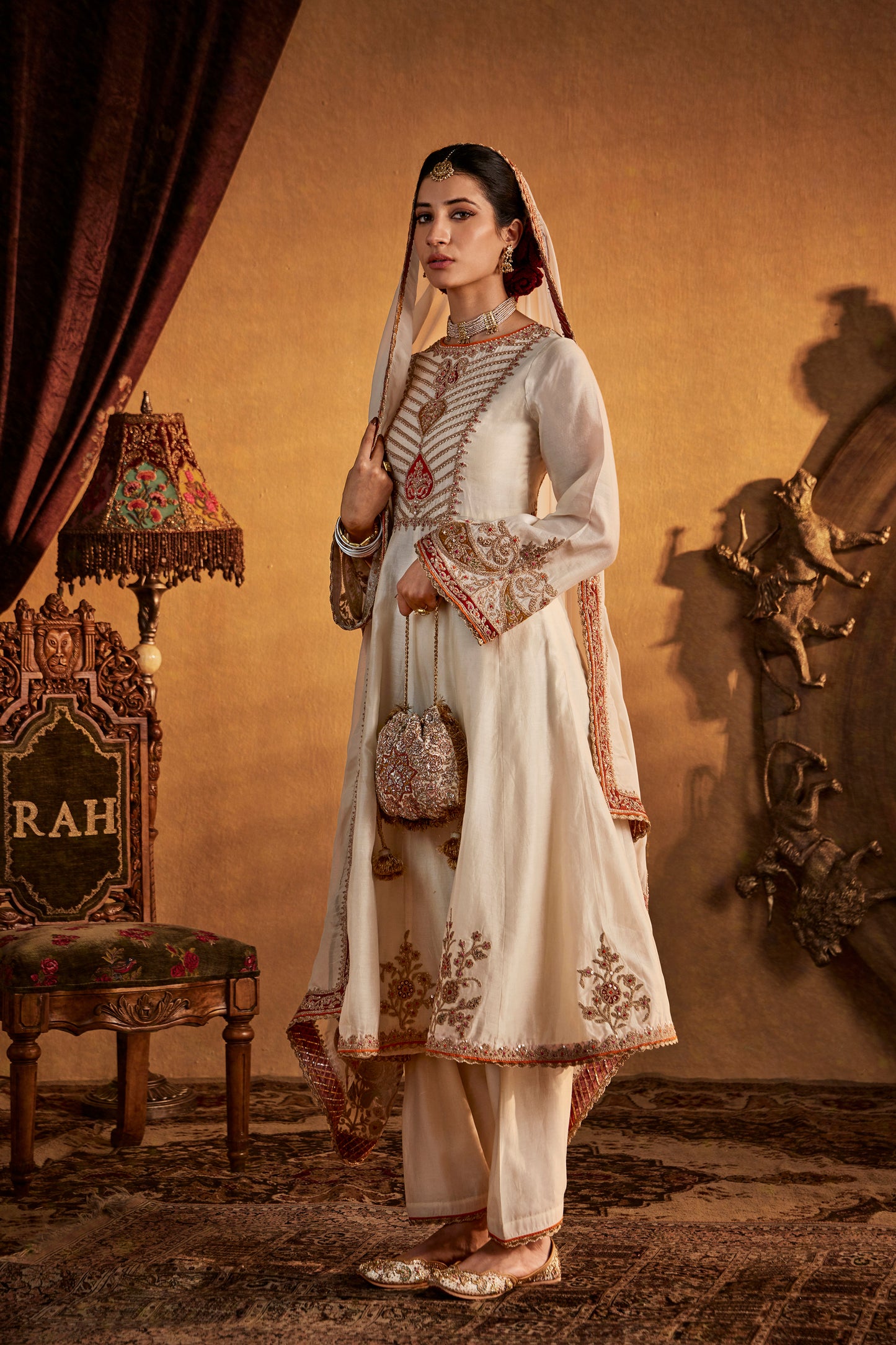 Ivory Peacock Kalidar Set