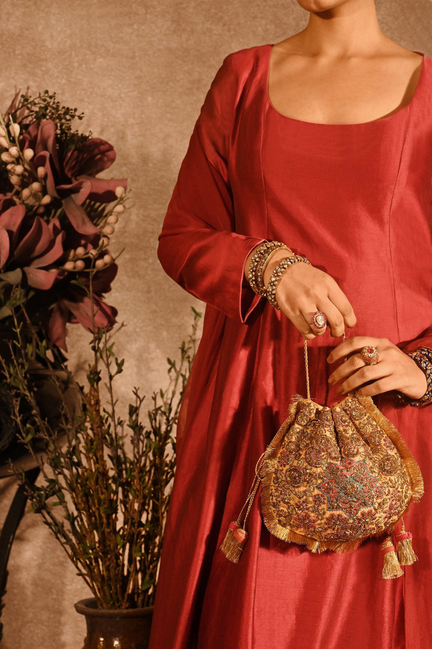 Amber Naqsh Noor Potli