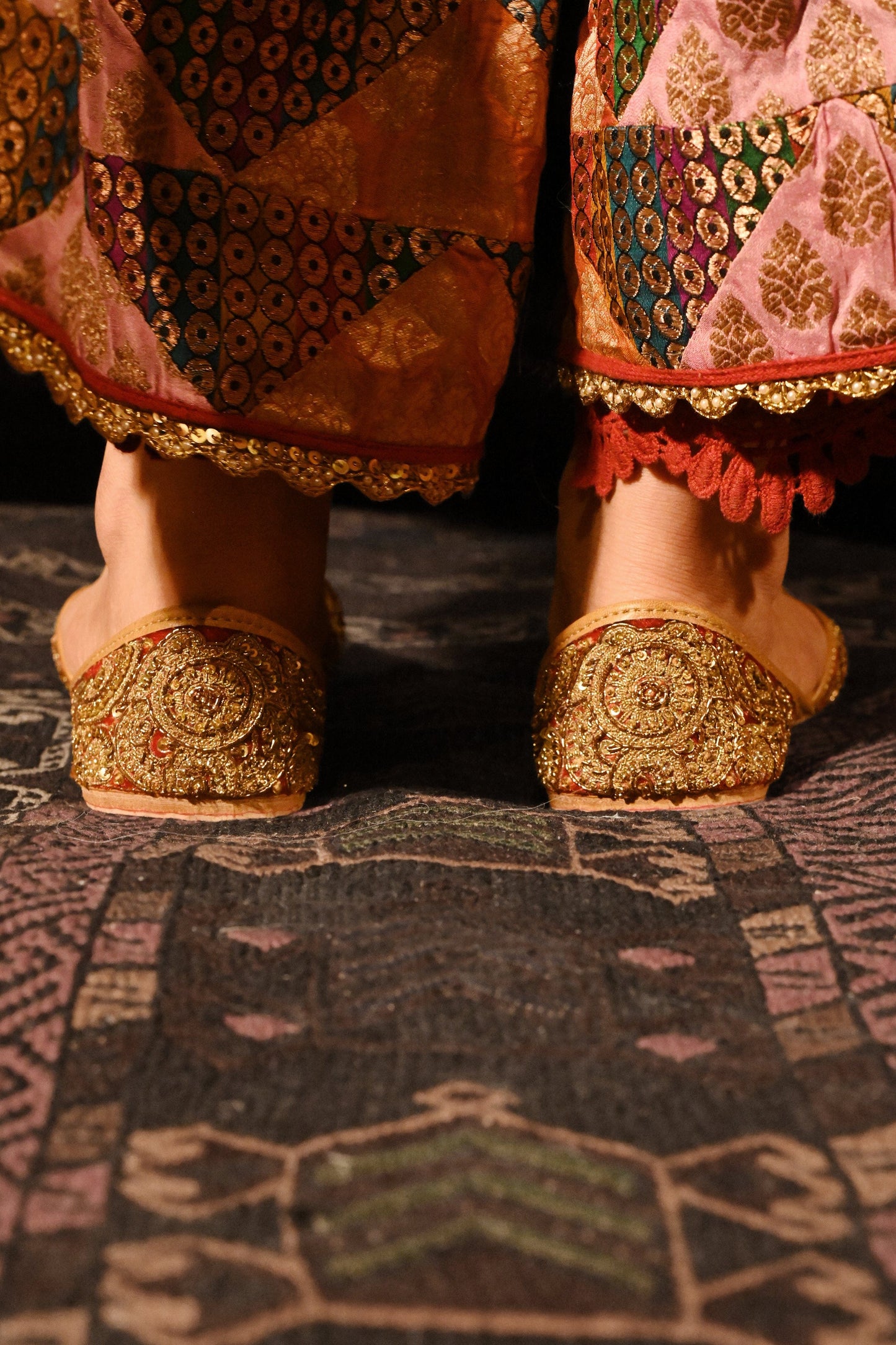 Sorkh Zar Jutti