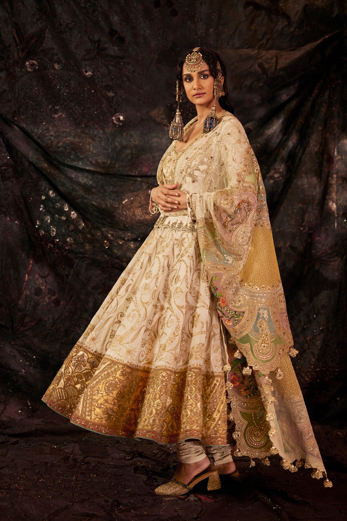 Ivory & Gold Mulmul Kalidar