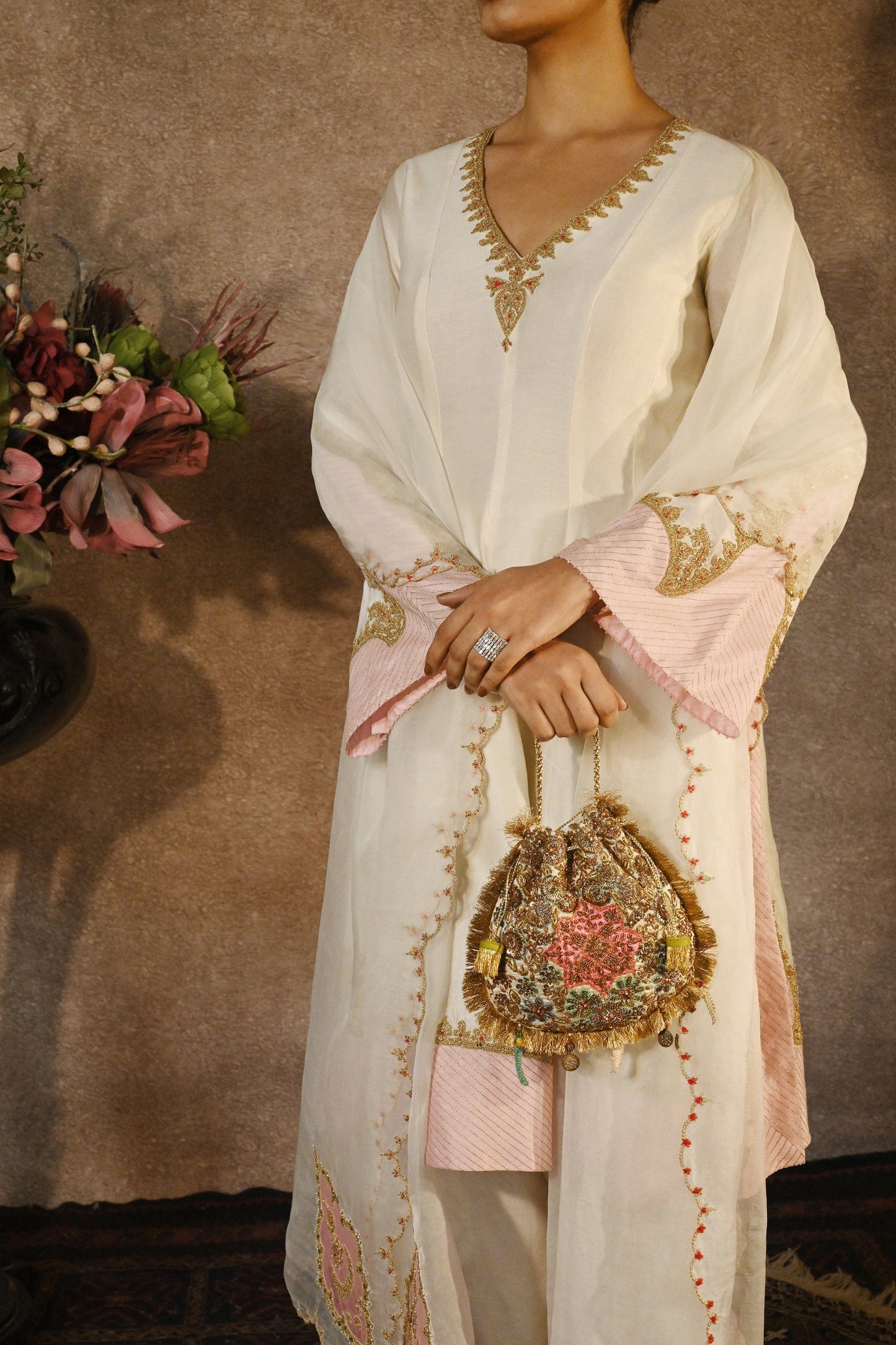 Ivory–Blush Pink Naqsh Noor Potli