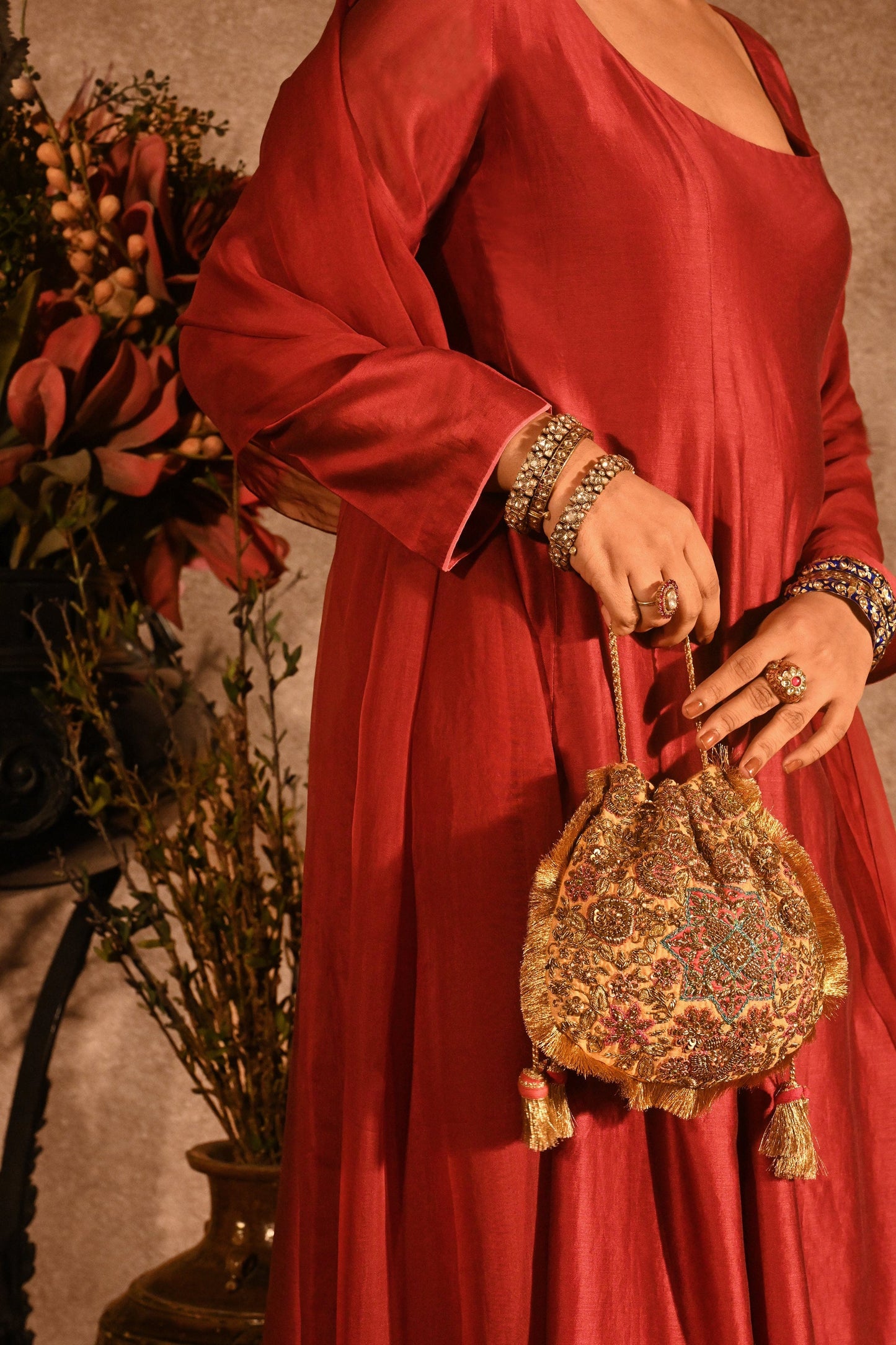 Amber Naqsh Noor Potli