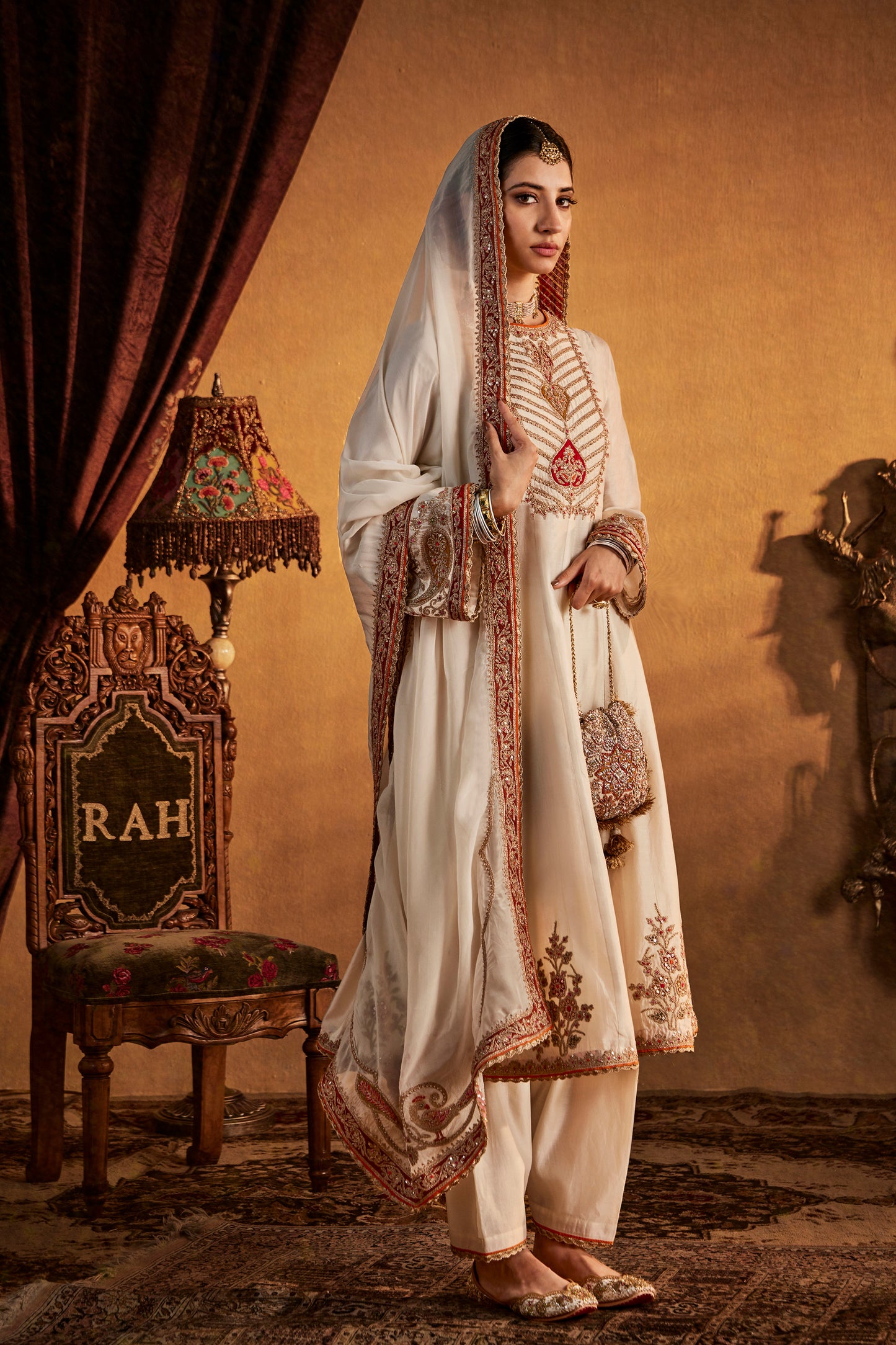 Ivory Peacock Kalidar Set