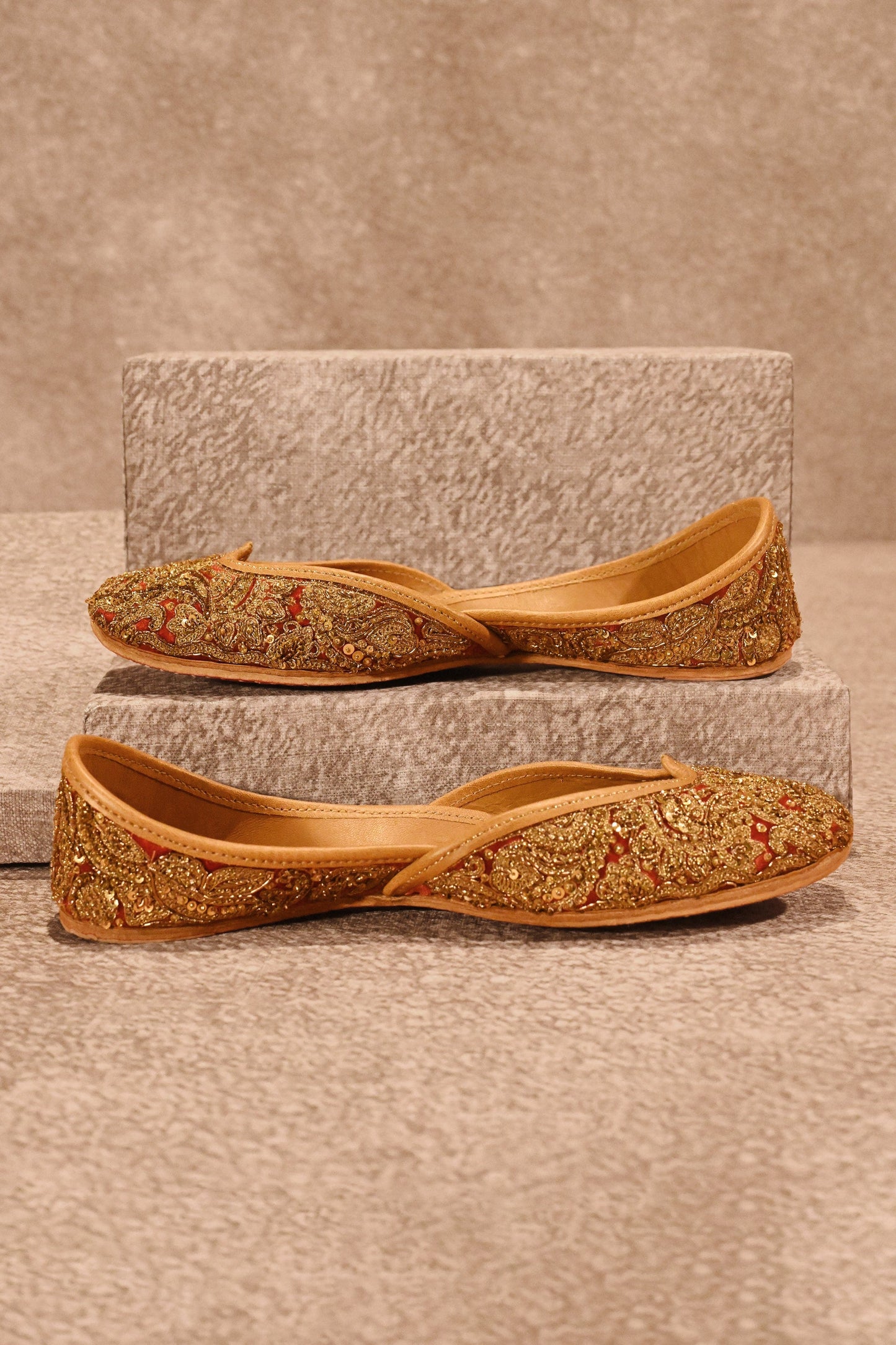 Sorkh Zar Jutti