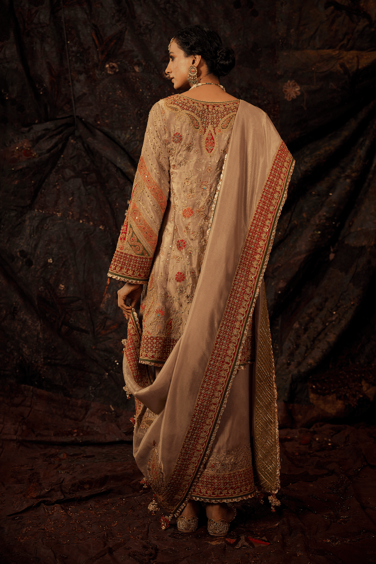 Pale Gold Floral Vine Lungi Set