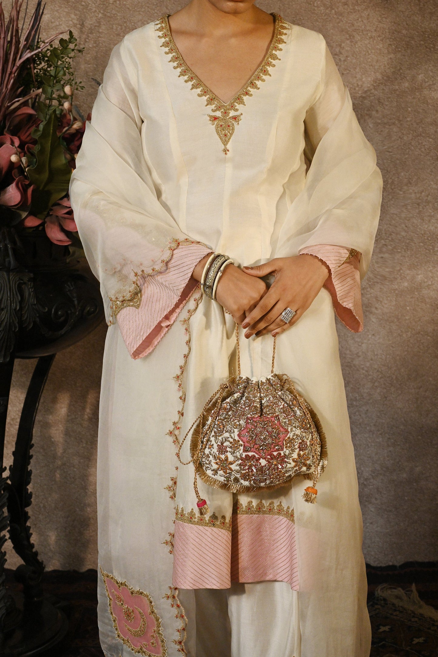Ivory–Pale Pink Naqsh Noor Potli