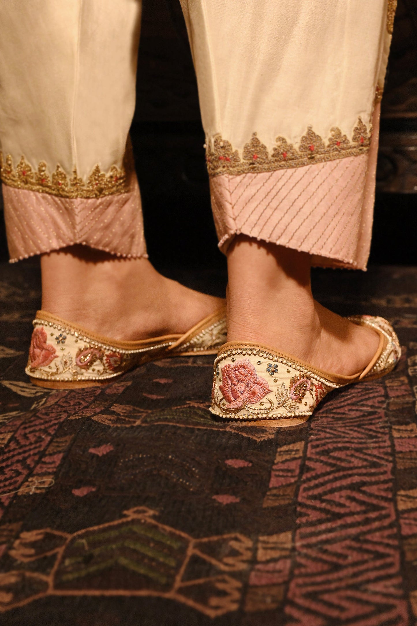 Naqsh-E-Khaas Jutti