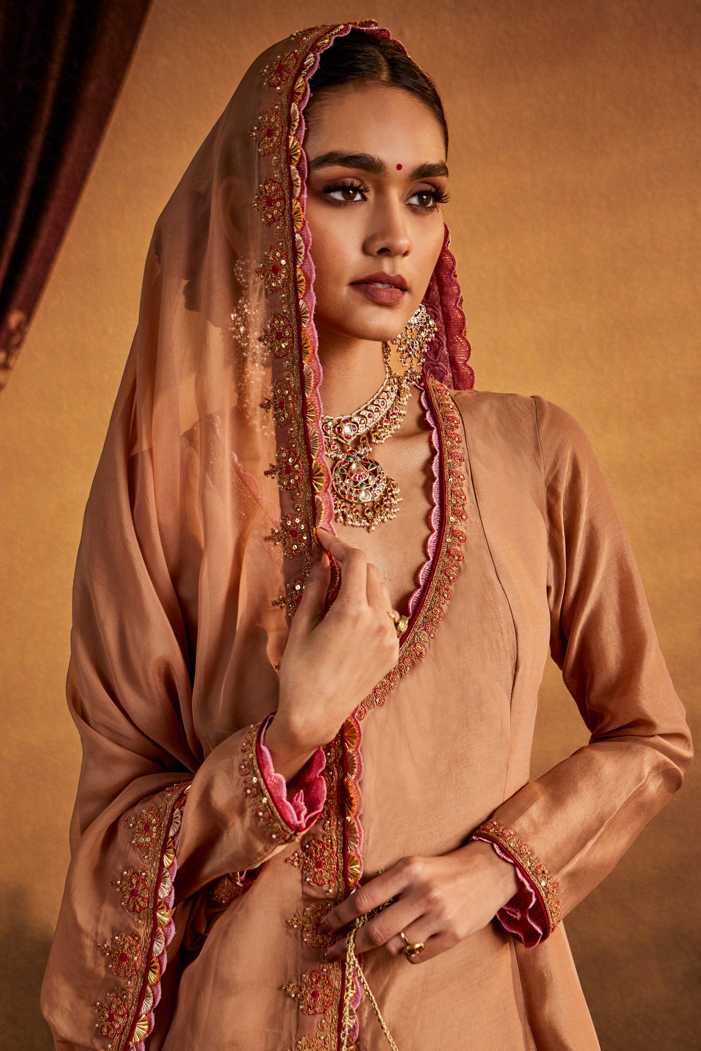 Chestnut Brown Kalidar Set