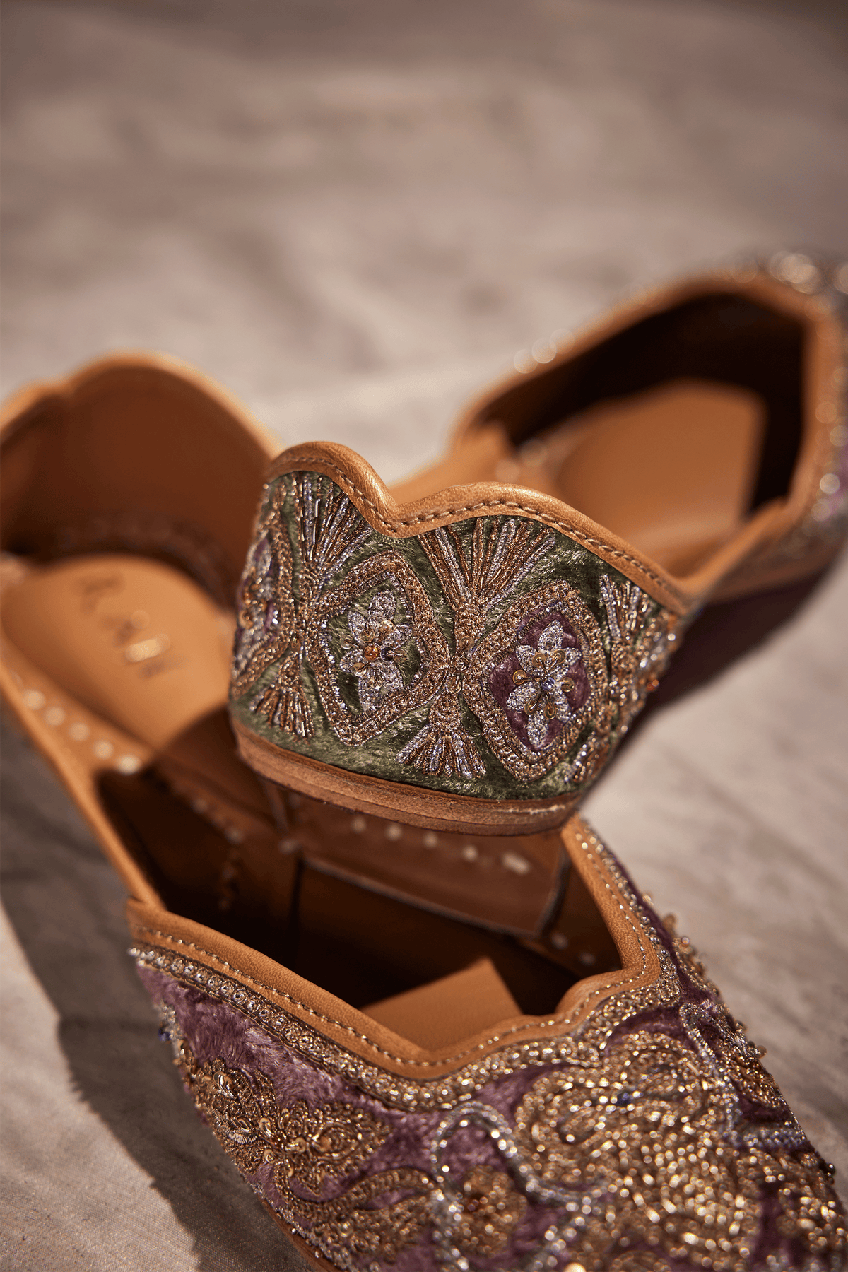 Naqsh-E-Gulab Jutti