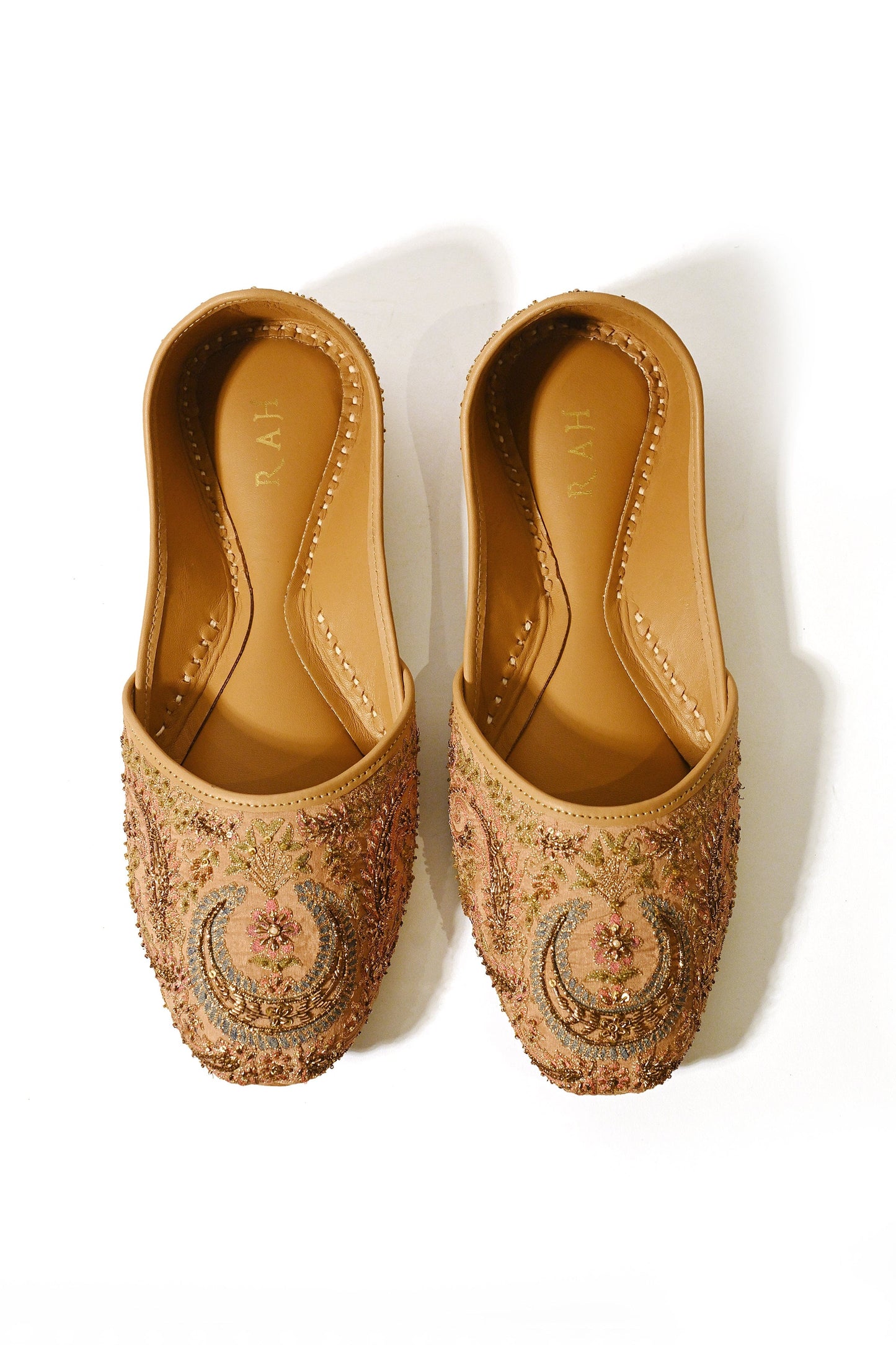 Khatt-E-Zar Jutti