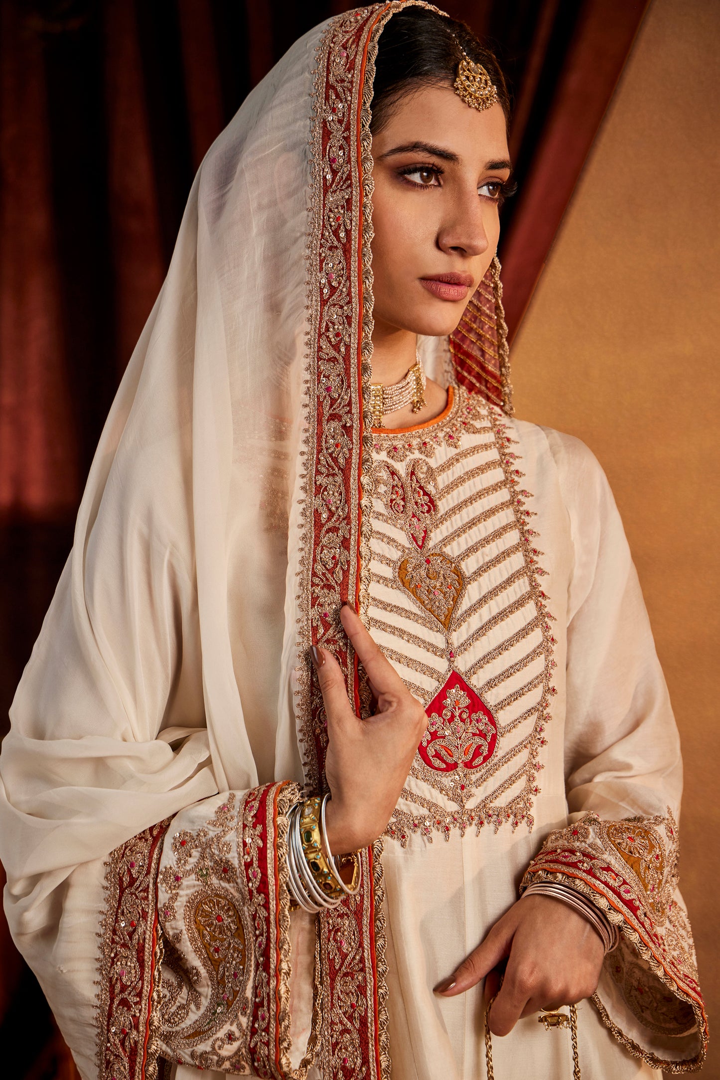 Ivory Peacock Kalidar Set