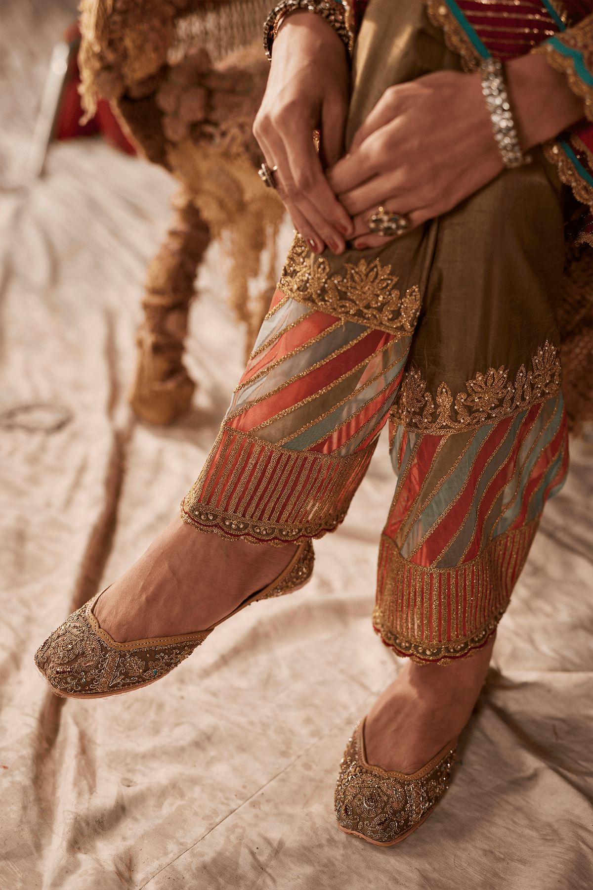 Zar Qalam Jutti