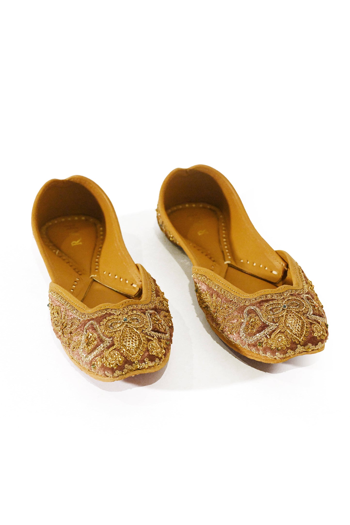 Naqsh-E-Gulab Jutti