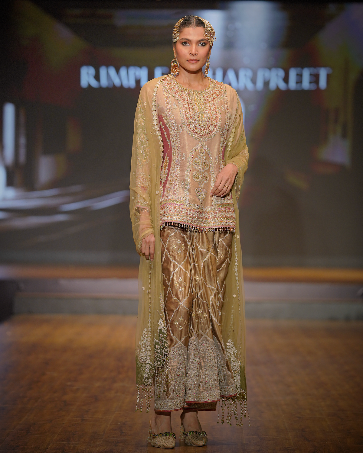 Burnished Gold & Moss Green Lungi Set
