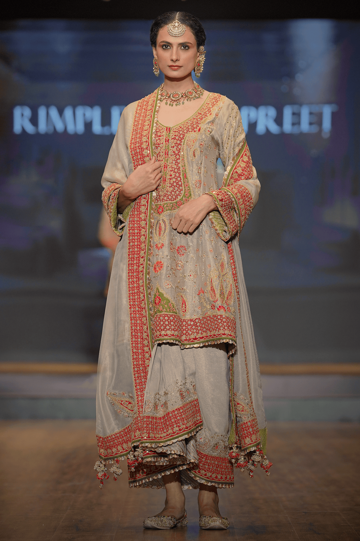 Pale Gold Floral Vine Lungi Set