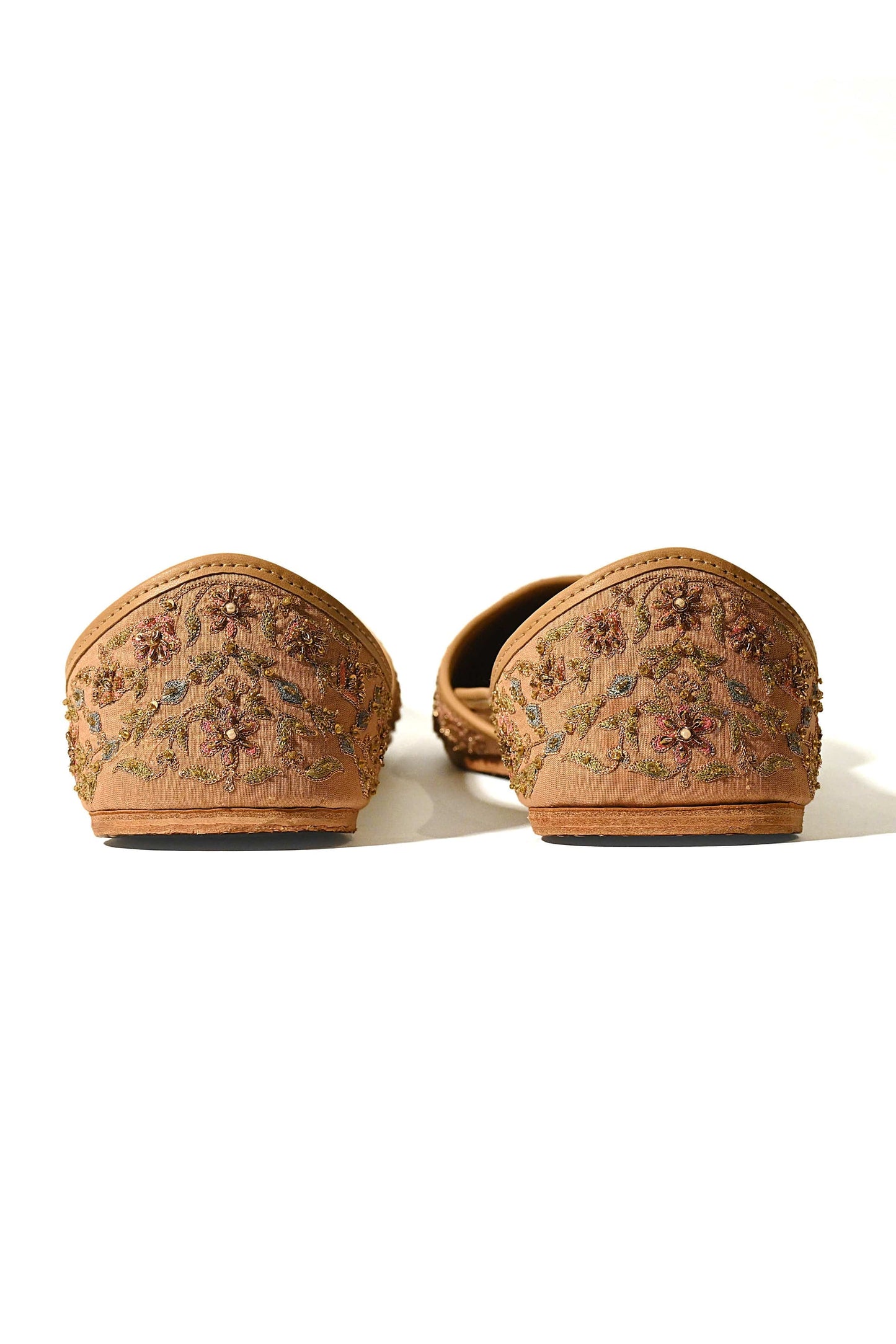 Khatt-E-Zar Jutti