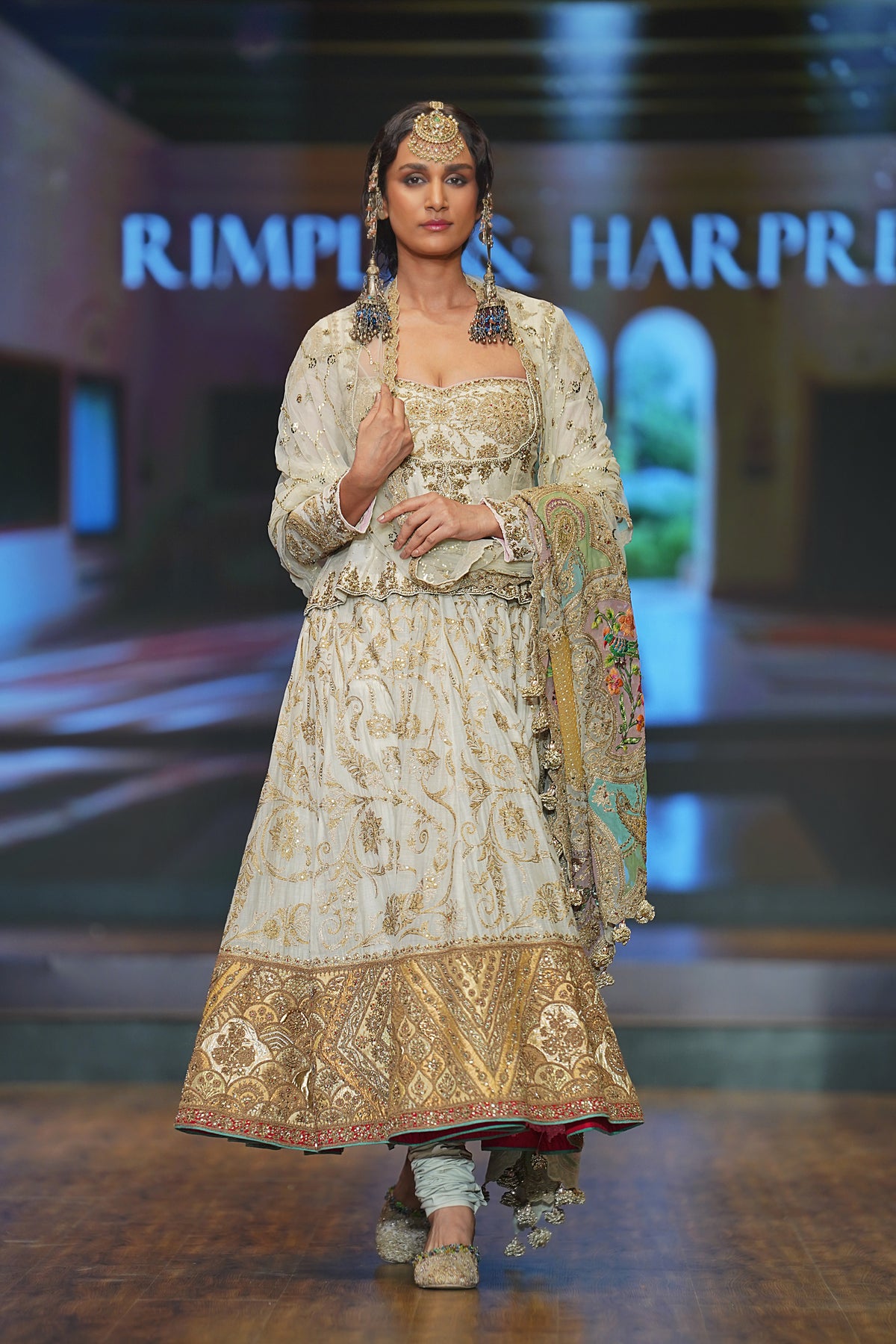 Ivory & Gold Mulmul Kalidar