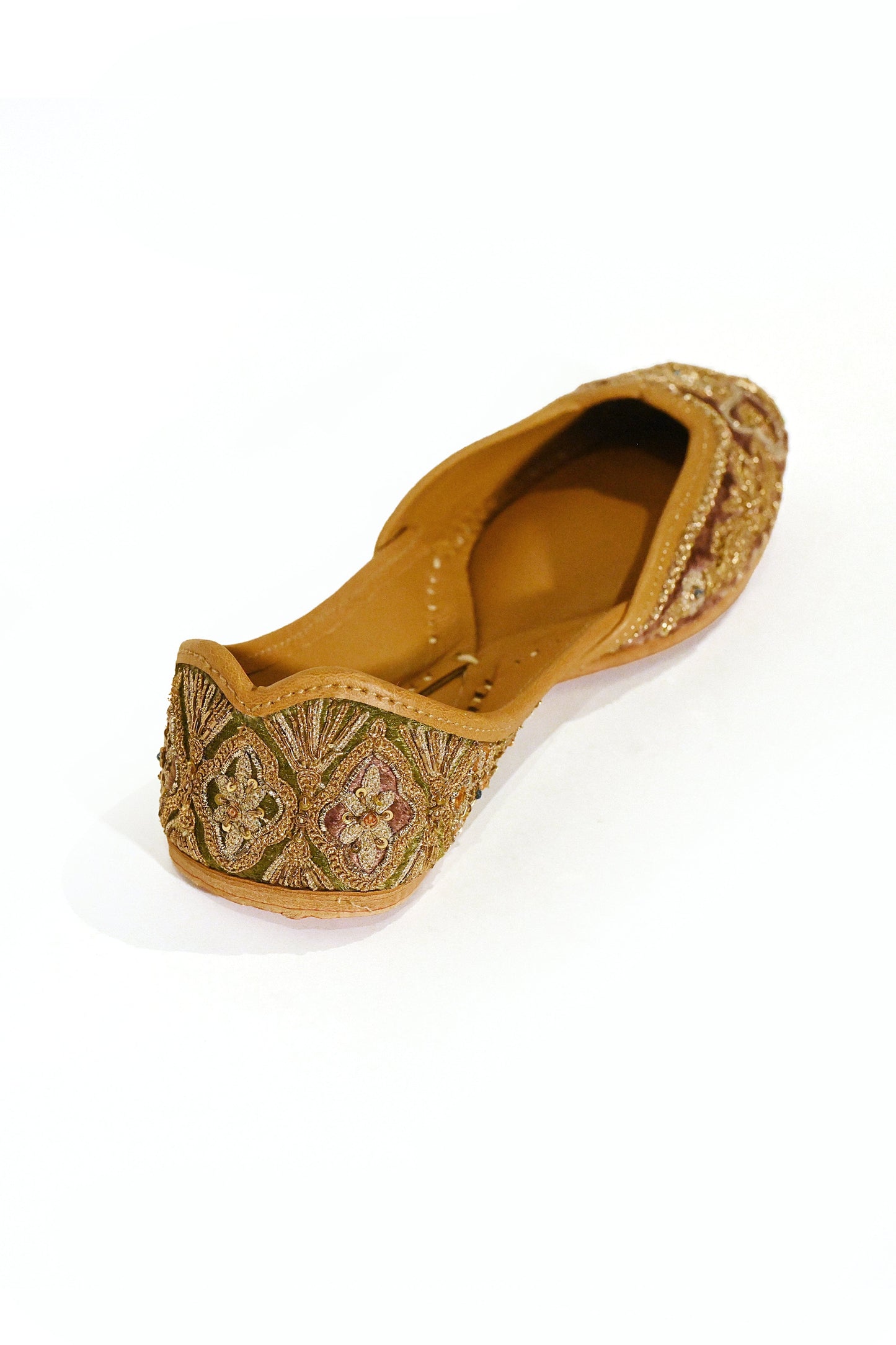 Naqsh-E-Gulab Jutti