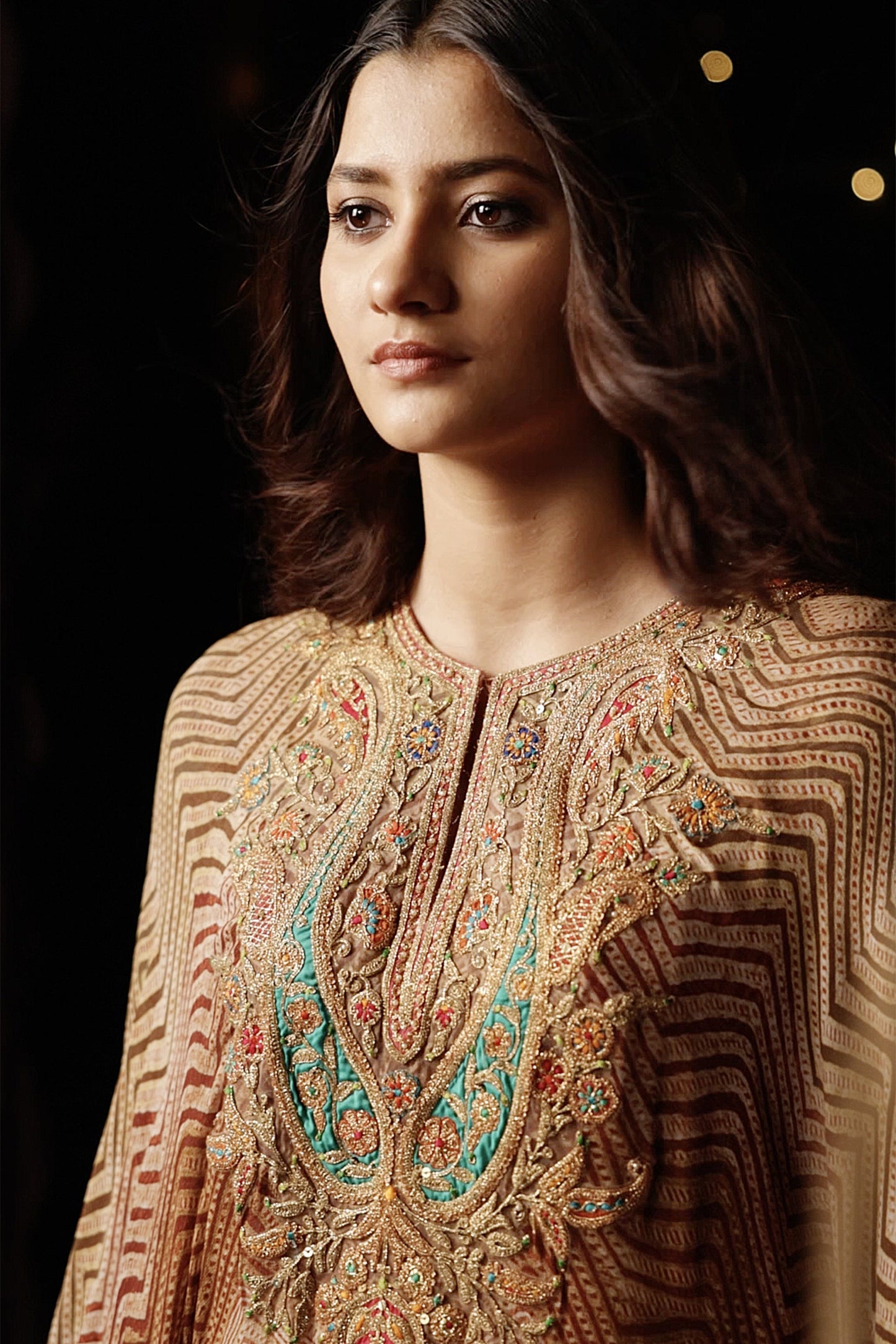 Beige Kalidar-Capelet Set